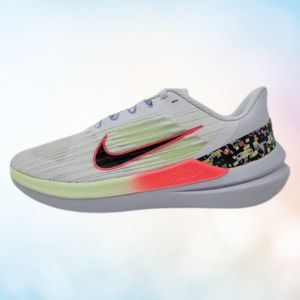 Nike womens Air Winflo 9 Running Sneaker